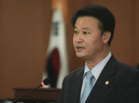 추경예산 심사안을 설명하는 송철진 의원