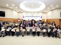 모범구민 28명 선정... 표창패 수여로 공로에 감사 전해