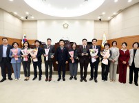 제9대 의회 마지막 임시회 폐회, 제9대 후반기 의장단·위원장 공로패 수여